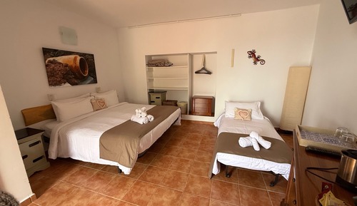 Habitación superior con 1 cama doble o 2 individuales