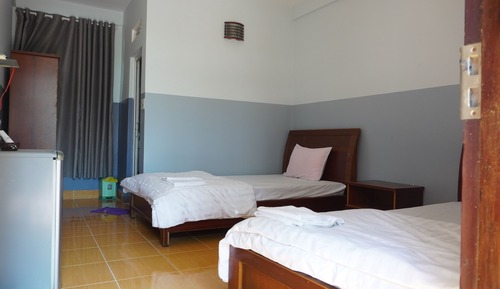 Habitación básica con 1 cama doble o 2 individuales, varias camas