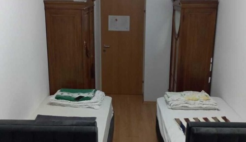 Habitación básica con 1 cama doble o 2 individuales, no fumadores, baño compartido