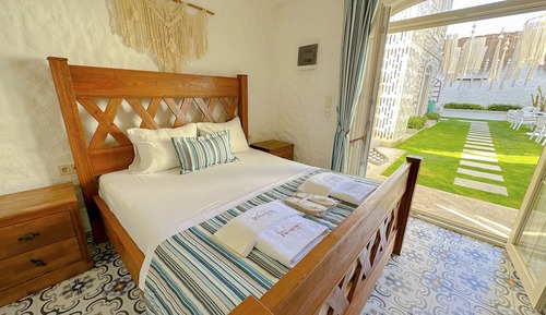 Deluxe Room, Garden Area