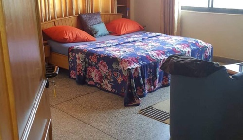 Habitación, varias habitaciones, vistas a la ciudad