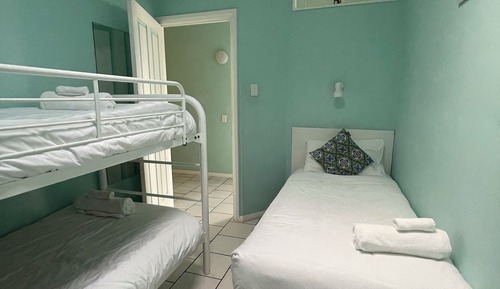 Habitación, varias camas (Queen Plus Three)