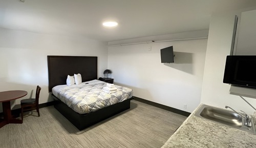  King Bed Studio Non-Smoking