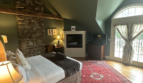 Habitación, 1 cama de matrimonio grande, chimenea, vistas al río