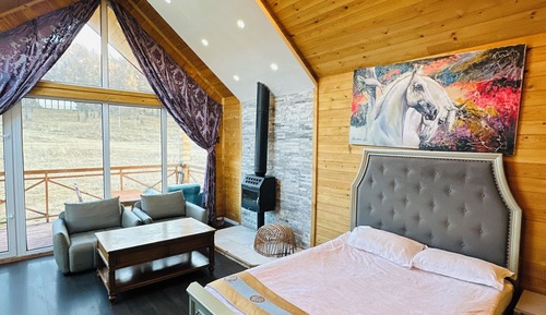 Deluxe Wooden Lodge