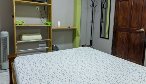 Habitación mediana #8 baño Compartido -CAMA MATRIMONIAL