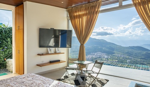 Cabaña romántica, 1 cama de matrimonio grande, terraza, vistas a la ciudad
