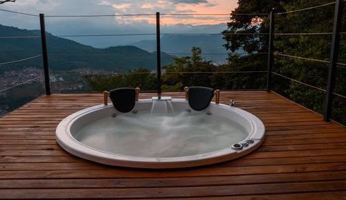 Cabaña Premium, 1 cama de matrimonio grande, bañera de hidromasaje, vistas a la ciudad