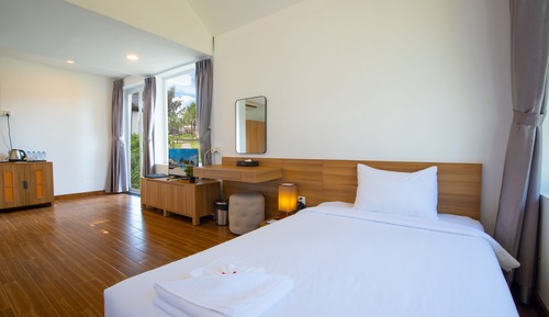 Habitación familiar, 2 camas de matrimonio, vistas al jardín