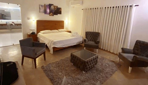 Habitación Confort con 1 cama doble o 2 individuales, 1 cama de matrimonio grande, fumadores