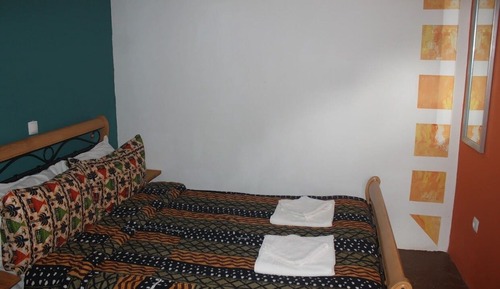 Habitación básica doble, 1 cama doble, no fumadores, sin ventanas
