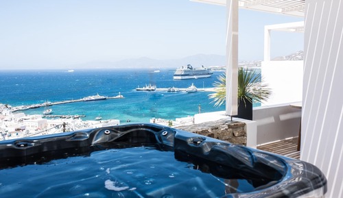 Executive Suite with Hot Tub