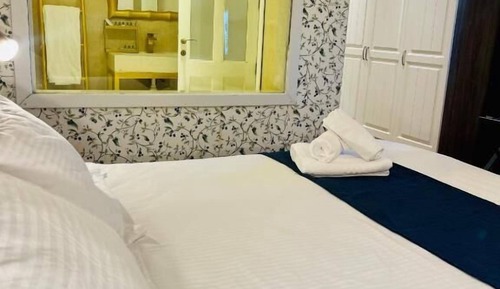 Habitación Confort doble, 1 cama de matrimonio, bañera, vistas al jardín