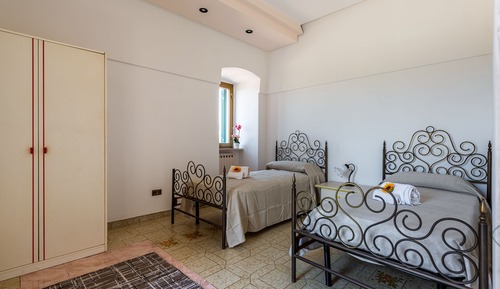 Family House, 2 Bedrooms, 2 Bathrooms (Crafty House With Wi-Fi)
