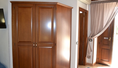 Habitación Confort doble, 1 cama doble, baño privado, vistas al jardín