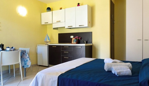 Estudio estándar, cocina, vistas al jardín