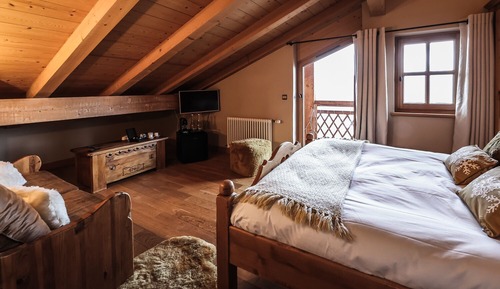Suite, 1 cama de matrimonio grande, vistas a la montaña