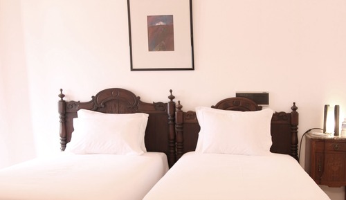 Habitación básica con 1 cama doble o 2 individuales