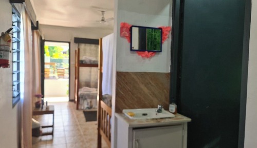Dormitorio compartido básico, dormitorio mixto, Aire acondicionado, en edificio anexo