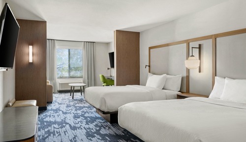 Suite, varias camas, vistas a la ciudad (Mobility/Hearing Accessible, Tub)