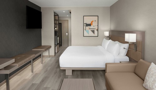 Habitación, 1 cama de matrimonio grande con sofá cama (Mobility/Hearing Accessible, Tub)