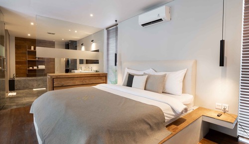 Premier Pool Suite