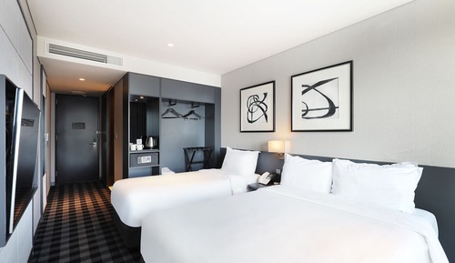 Habitación Deluxe, varias camas (No Pool Access)