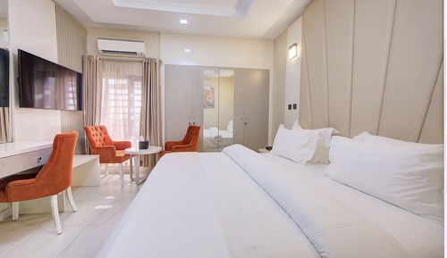 Suite Deluxe, 1 cama de matrimonio, microondas, vistas a la ciudad