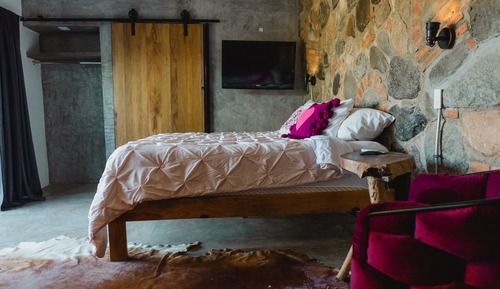 Apartamento romántico, 1 cama de matrimonio grande, bañera, en la zona del patio