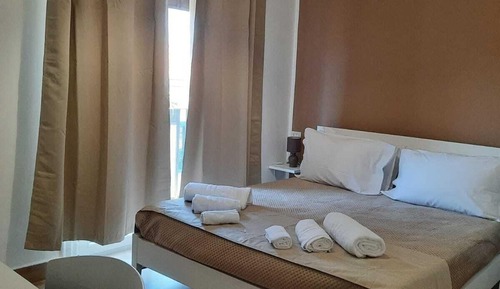 Habitación básica con 1 cama doble o 2 individuales