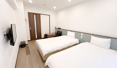 Habitación básica con 2 camas individuales