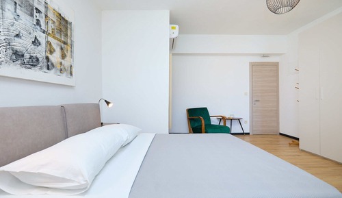Comfort Room, 1 Queen Bed, Sea View (0 Bedroom)