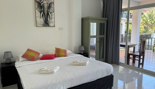 Habitación Deluxe doble, 1 cama de matrimonio grande, terraza, vistas a la piscina