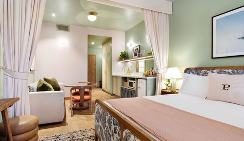Habitación Deluxe, 1 cama de matrimonio con sofá cama (The Deluxe Queen with Sofa Bed)