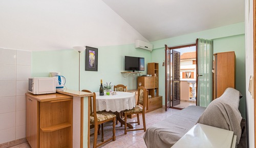 Family Apartment, 2 Bedrooms (Apartment Nicole 100m from the beach)