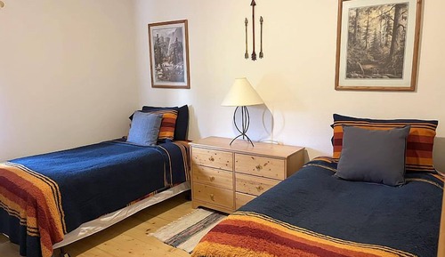Habitación básica con 1 cama doble o 2 individuales