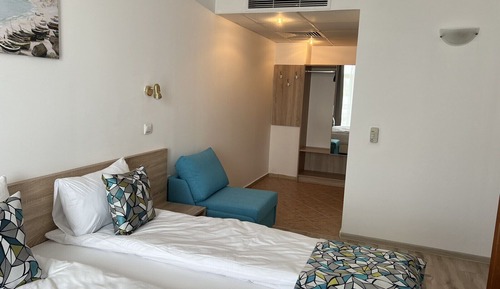 Apartamento, vistas parciales al mar
