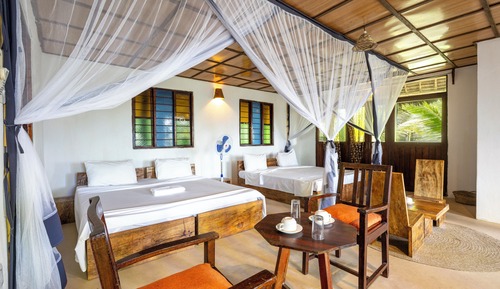 Habitación cuádruple superior, 1 habitación, no fumadores, vistas parciales al mar (Bungalow)