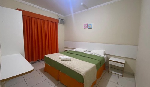 Habitación básica con 1 cama doble o 2 individuales