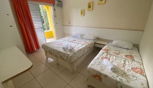 Habitación básica con 1 cama doble o 2 individuales