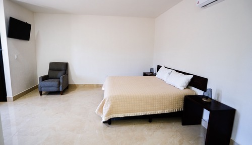 Habitación romántica, 1 habitación, vistas al jardín, en la zona del patio