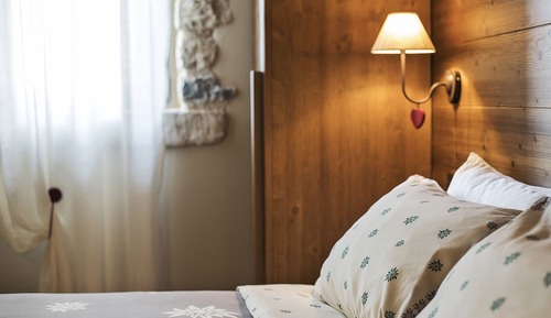 Habitación Confort, 1 cama de matrimonio, baño privado, vistas a la montaña