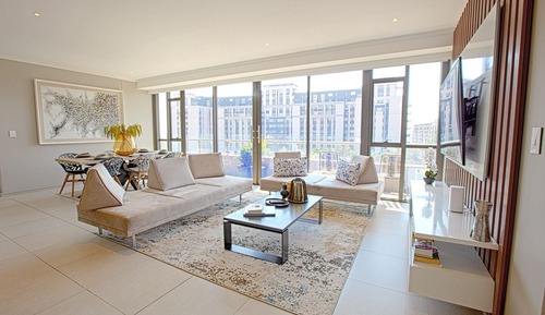 Ático de lujo, 2 habitaciones, vistas a la ciudad, en una planta alta