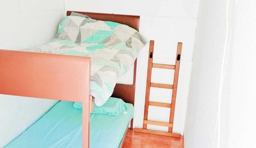 Dormitorio compartido económico