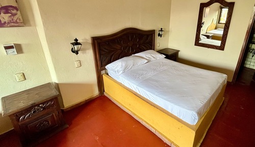 Habitación triple básica, vistas al patio