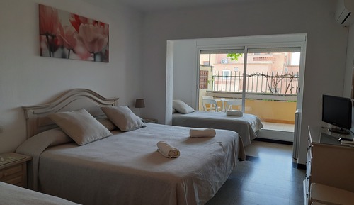 Habitación cuádruple familiar, vistas al río, en una planta alta