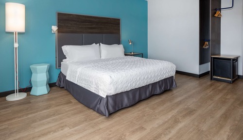 Habitación, 1 cama de matrimonio grande, accesible para personas con discapacidad, bañera