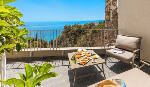 Apartamento de lujo, 2 habitaciones, terraza, mirando al mar