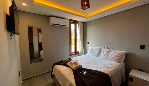 Habitación básica con 2 camas individuales