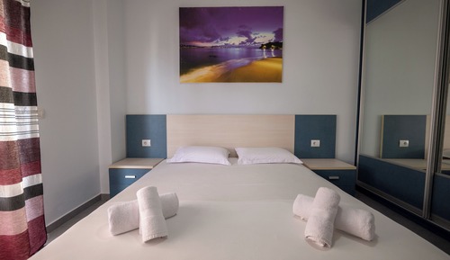 One-Bedroom Apartment with Side Sea View